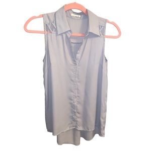 Grey sleeveless button down top